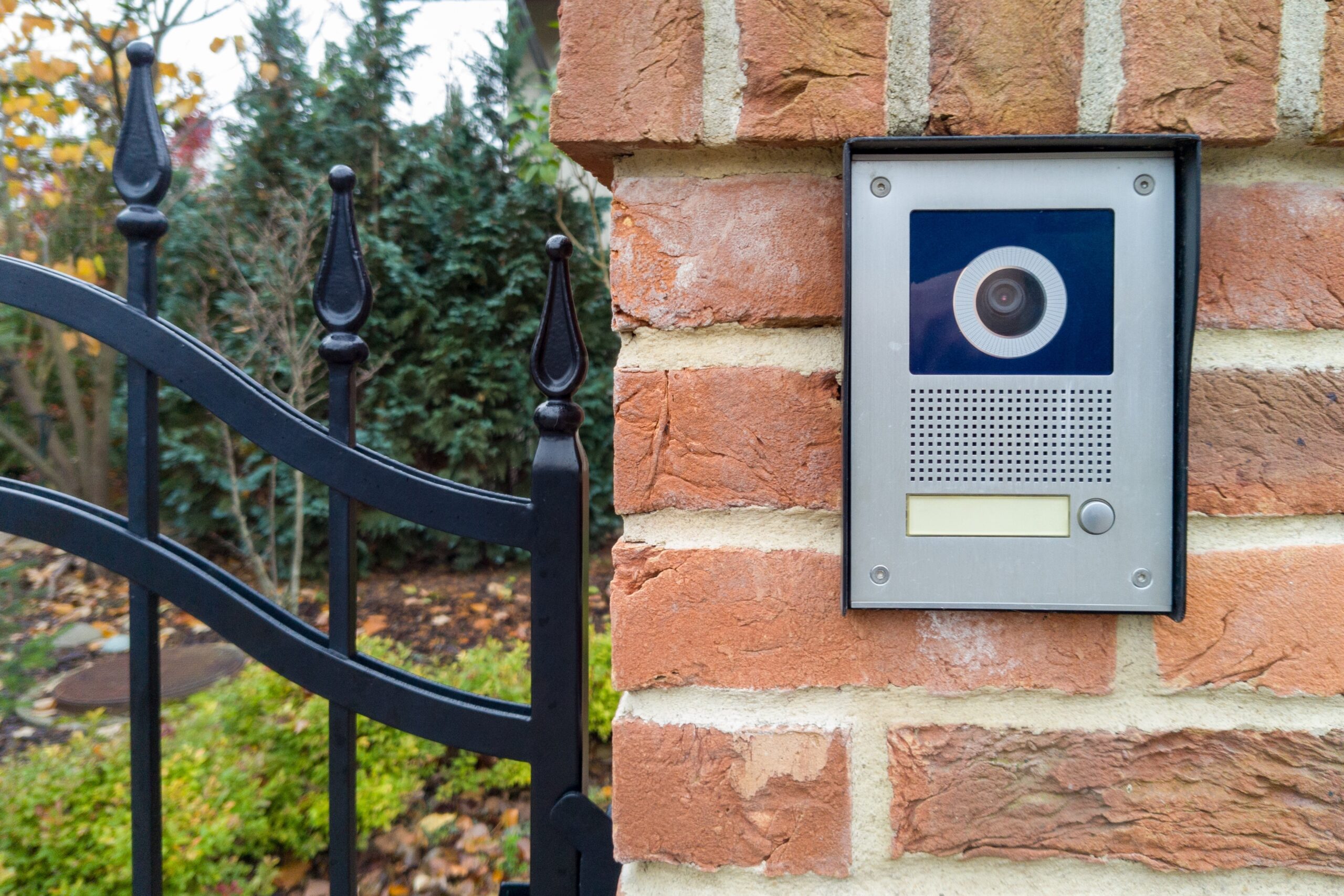 Modern,Gate,Intercom,With,Camera,On,Brick,Wall