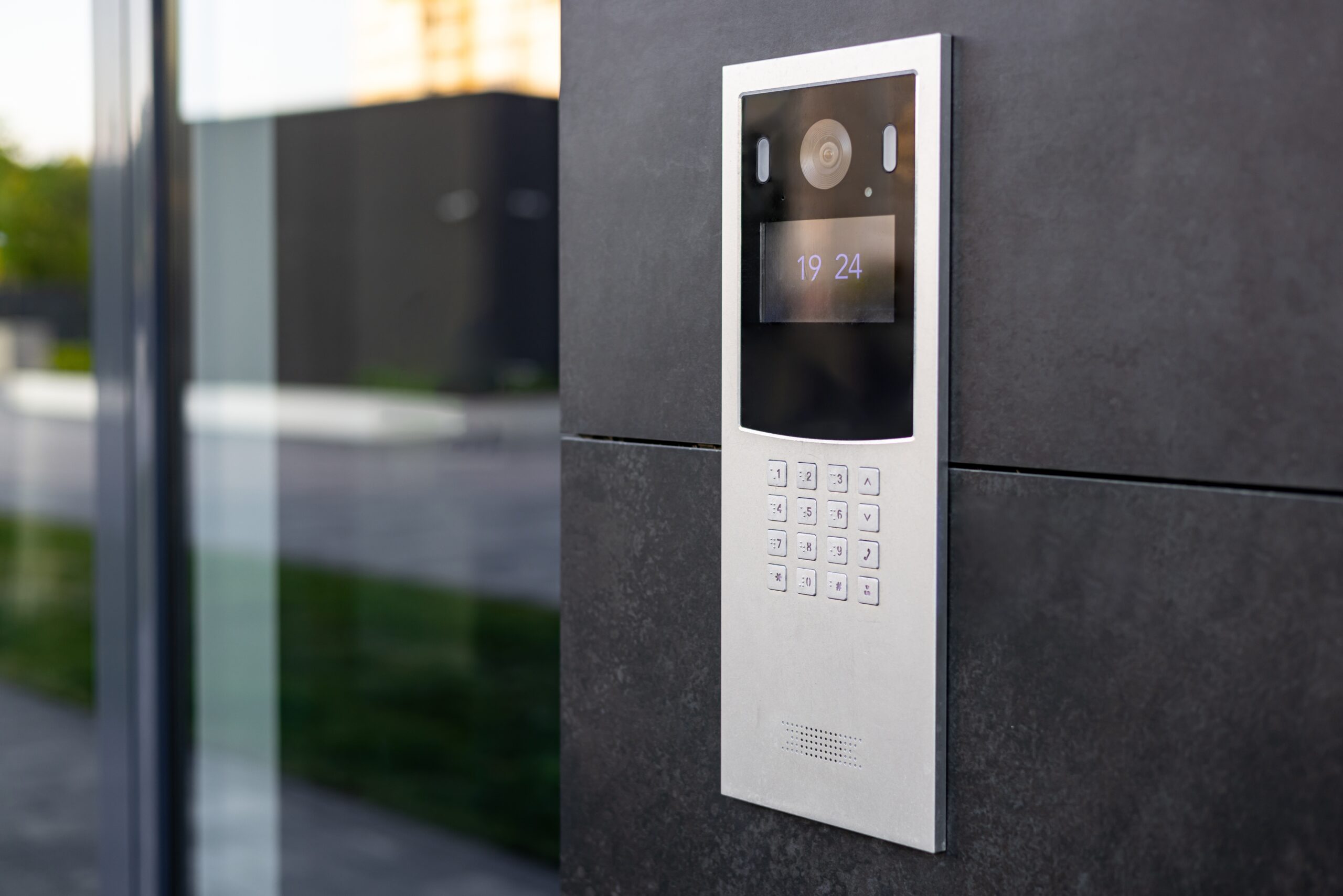 Entrance,Doorbell,In,A,Multi-apartment,Building,,With,A,Video,Surveillance